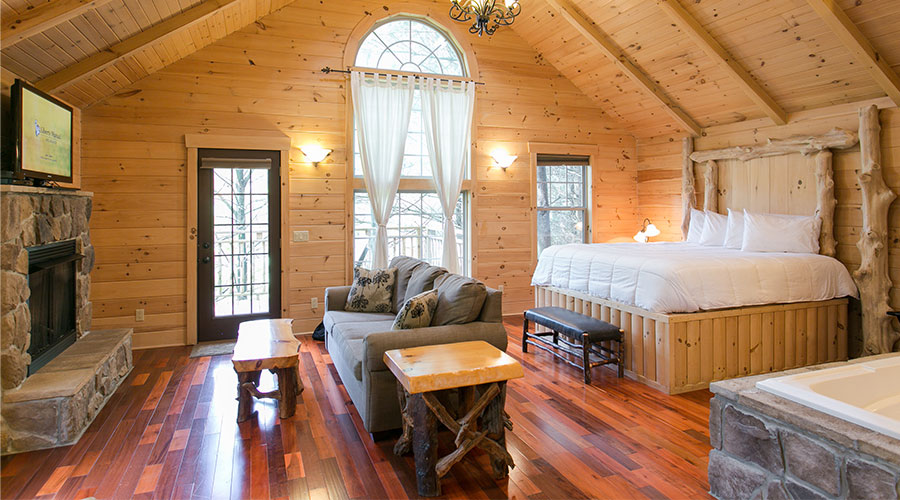 Pine Cove Inn cabin with fireplace and soaking tub