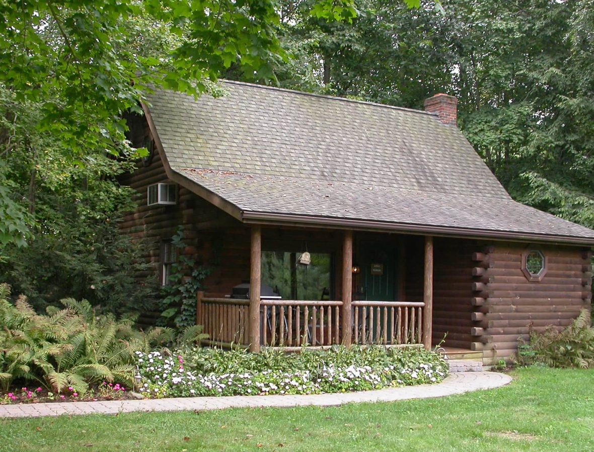 Apple Blossom Cabin exterior