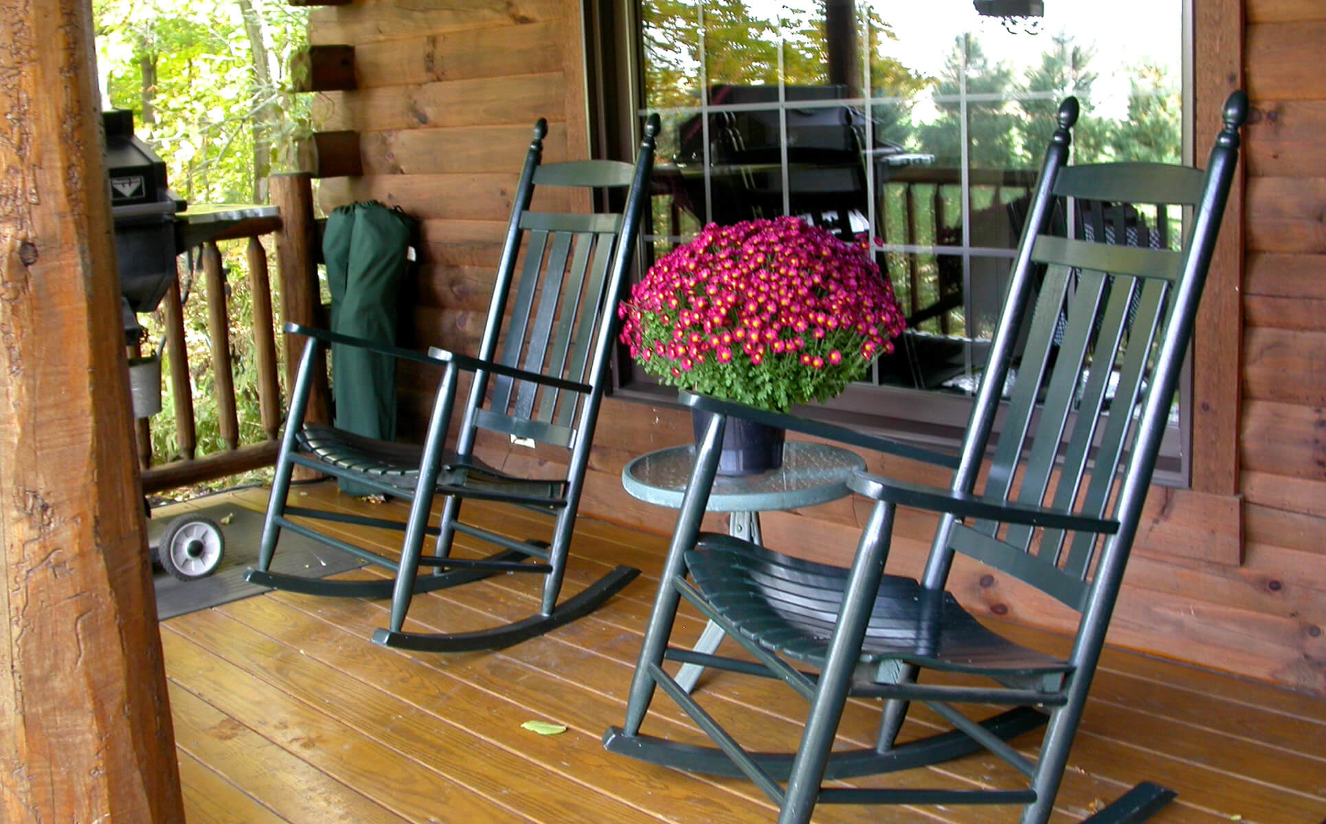 Apple Blossom Cabin porch