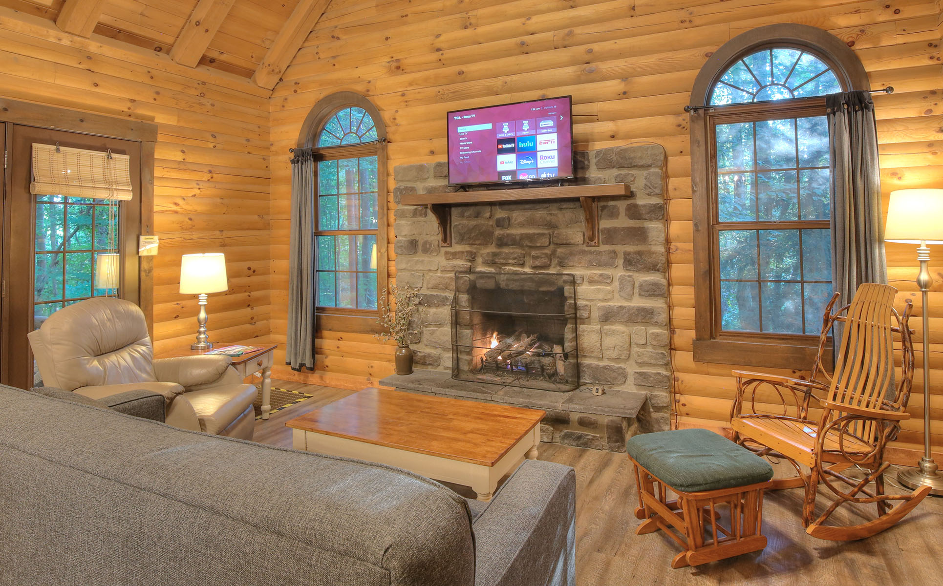 Apple Blossom Cabin living room