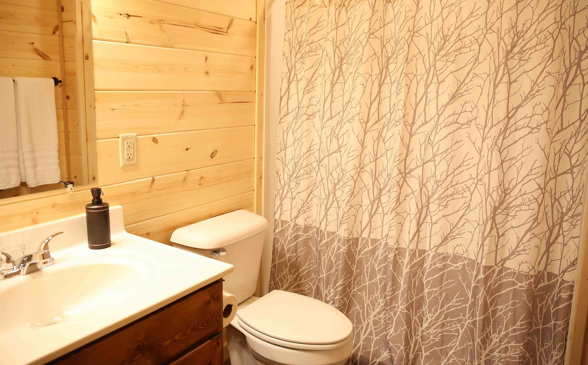 Barnwood Suite bathroom