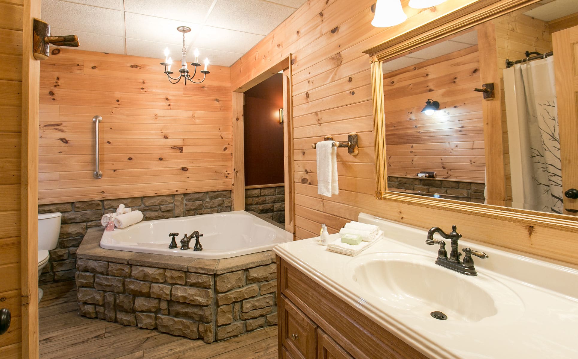 Bathroom with 2-person jetted tub