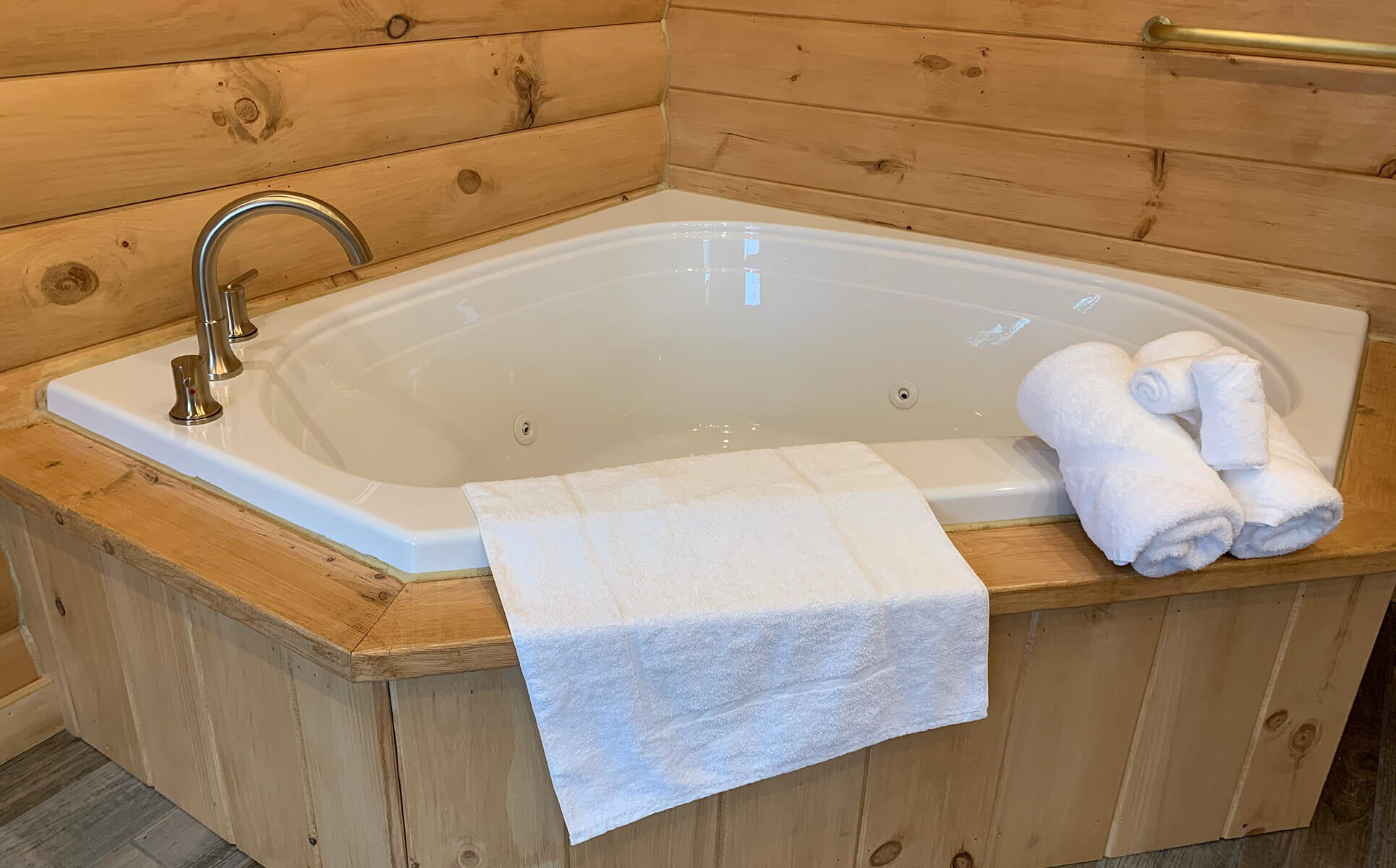 Briarwood Cabin jetted tub