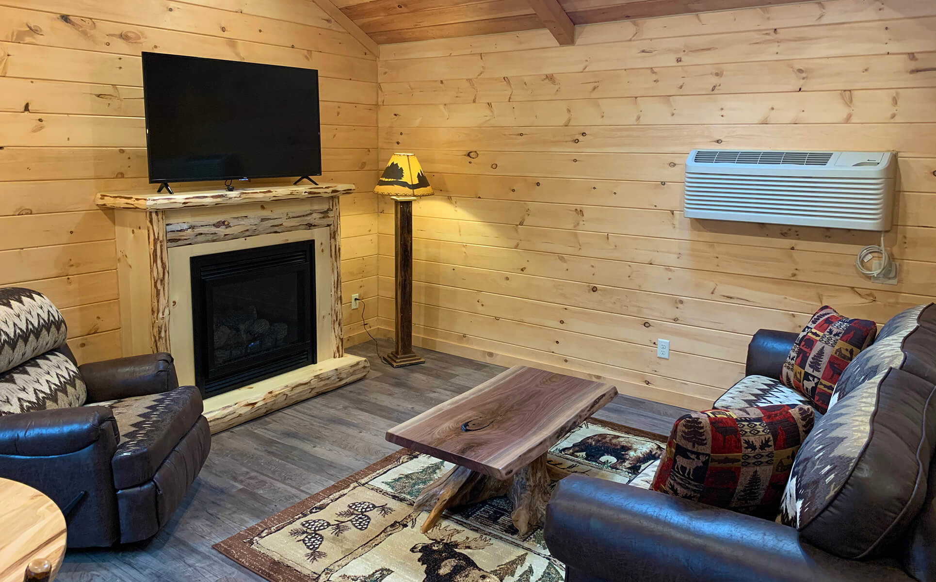 Briarwood Cabin living room