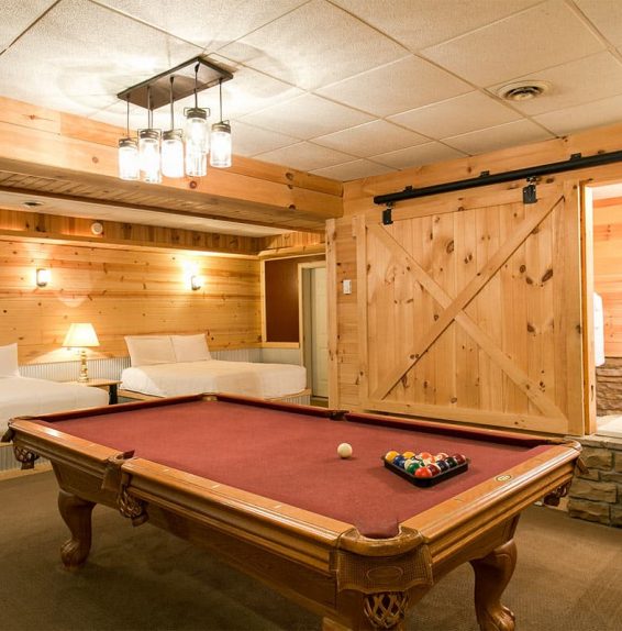 Lower floor with pool table in Blue Jay's Nest