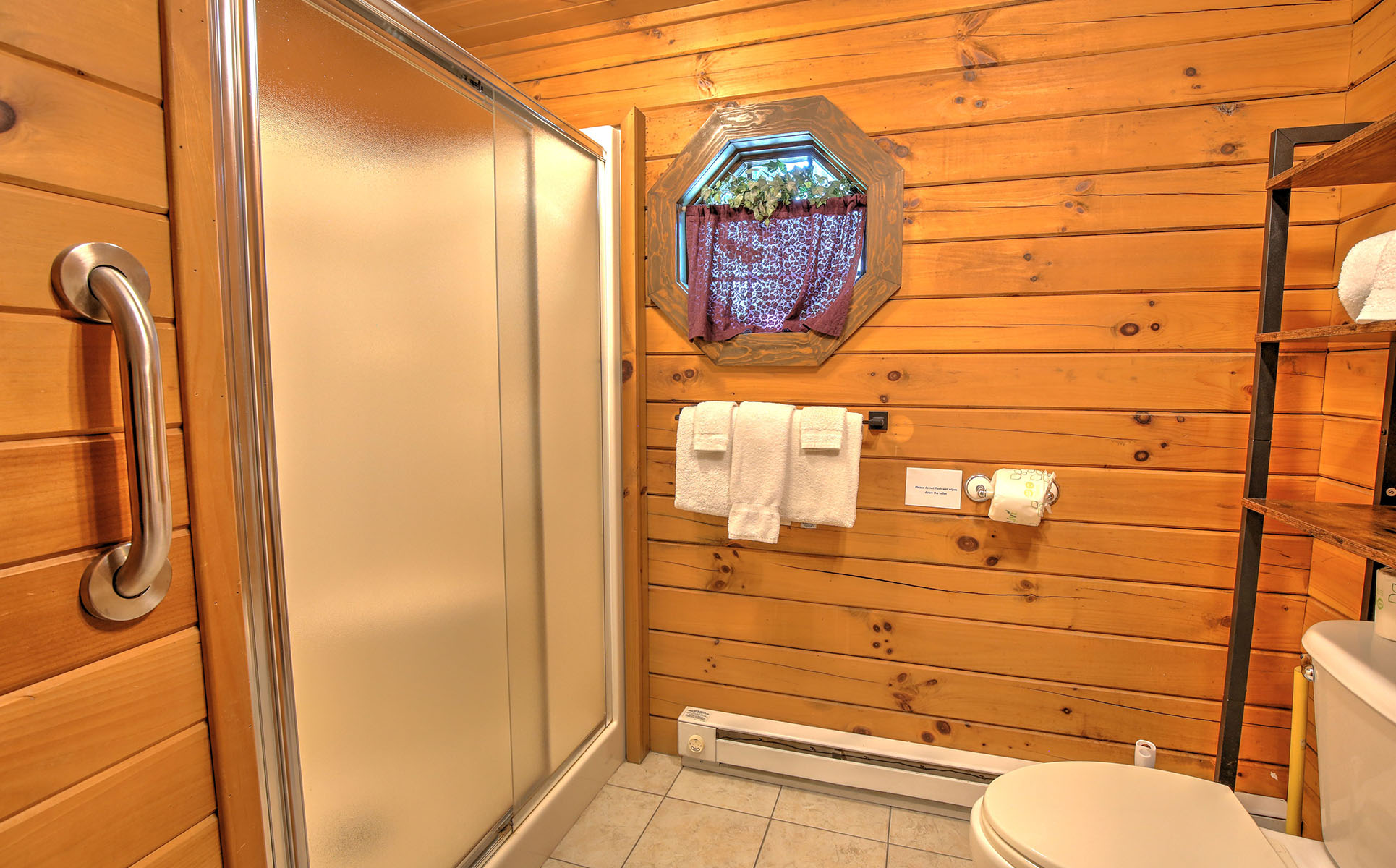 Wild Rose Cabin bathroom