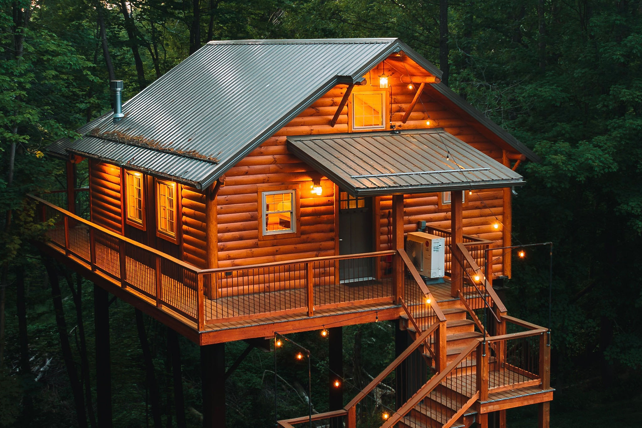 Cricket Hill Treehouse Exterior