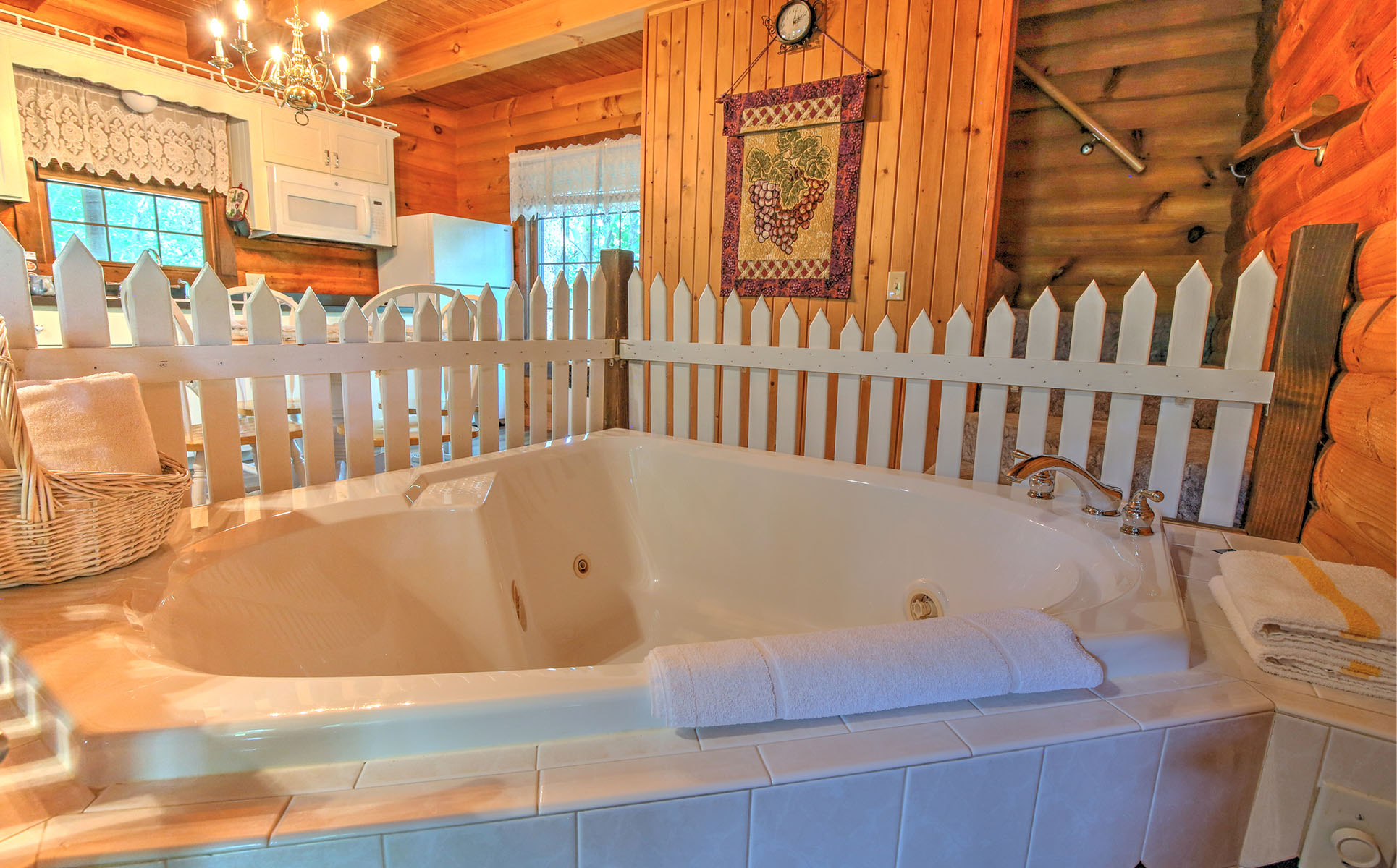 Grapevine Cabin jetted tub