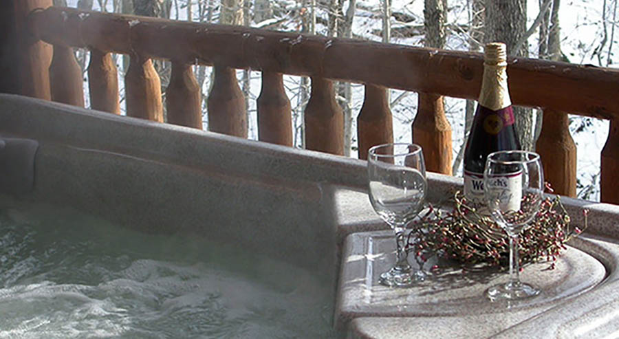 Amish Country Cabin hot tub