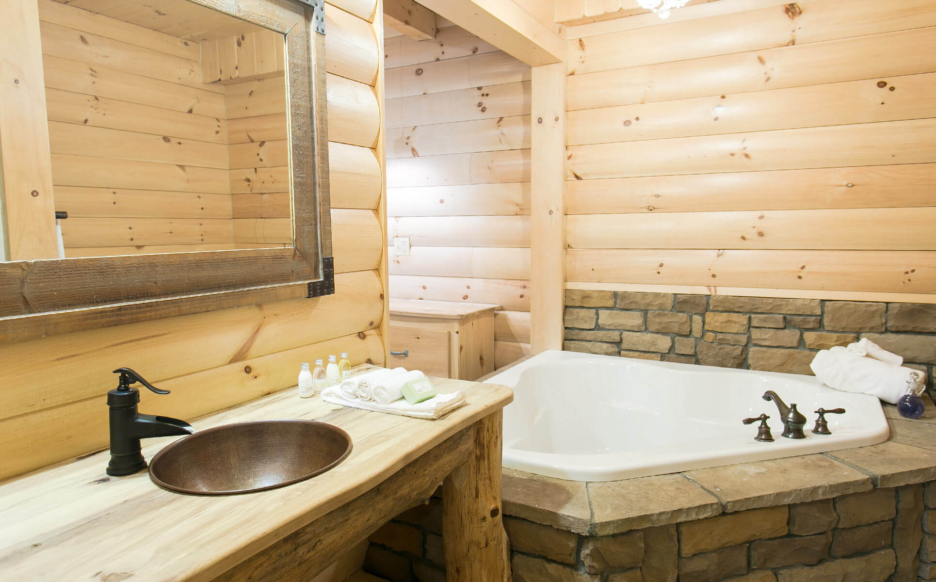 Downstairs bathroom with jetted tub