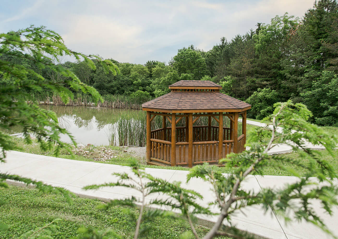 Pine Cove Lodging gazebo