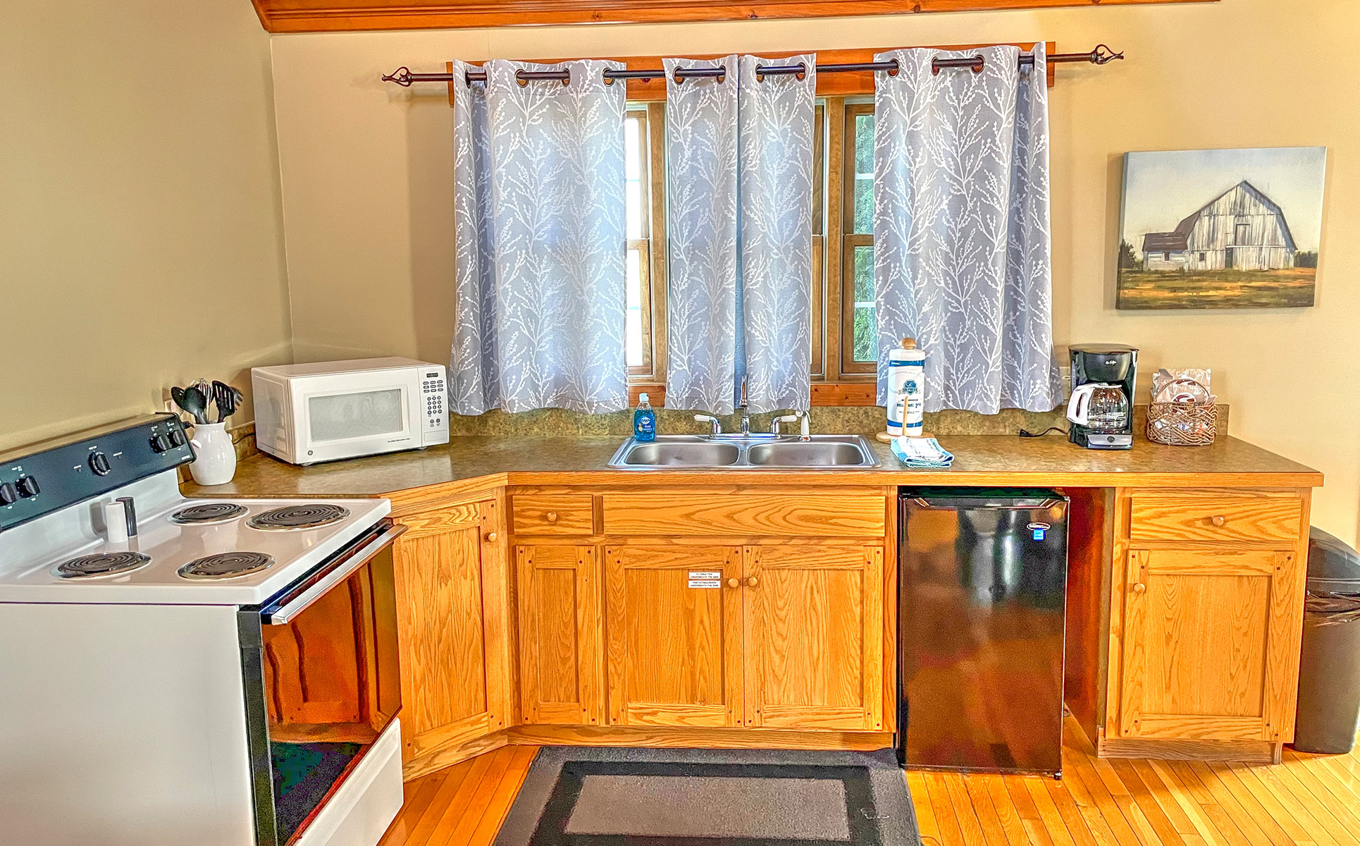 Full kitchen with dining area