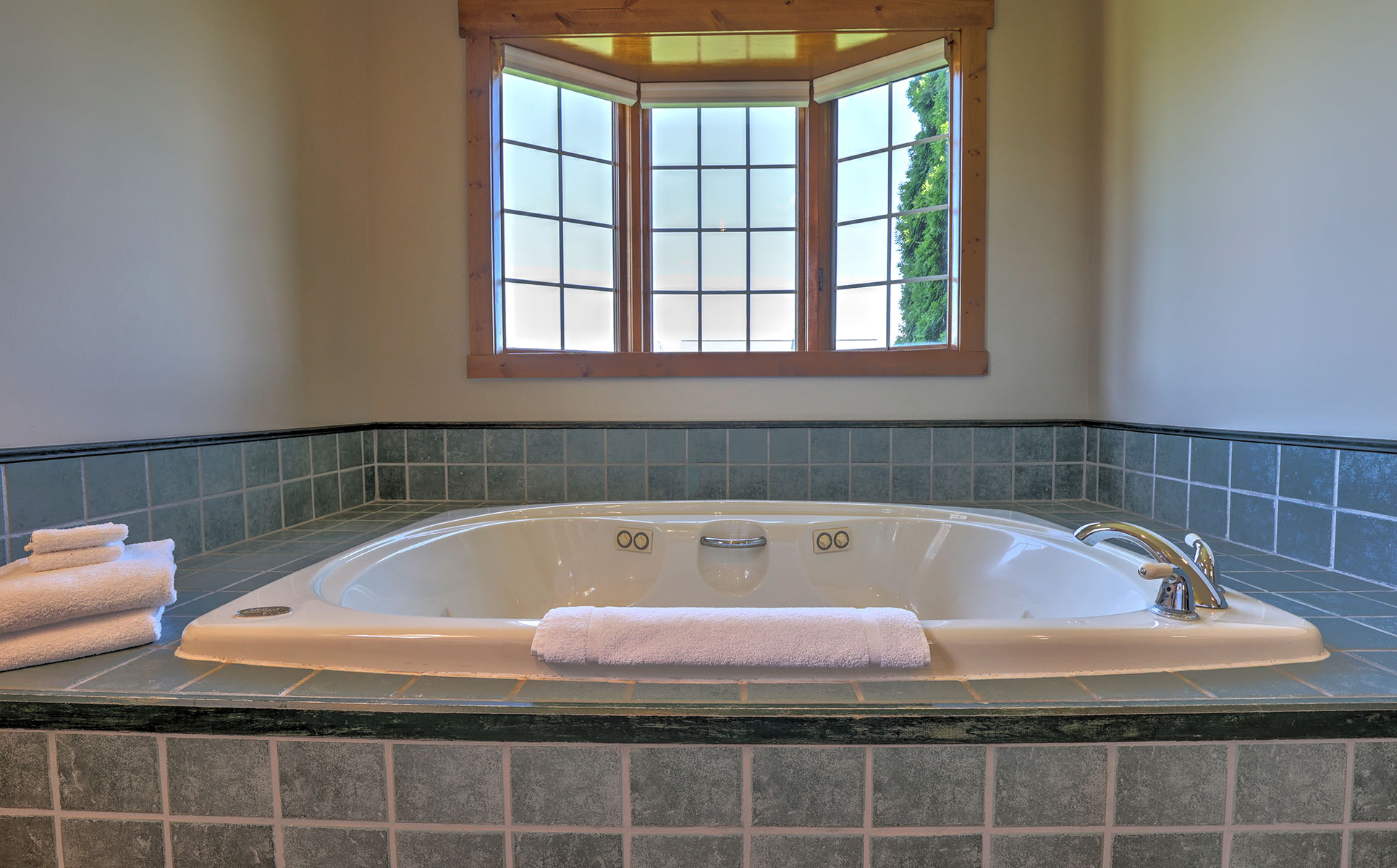 Indoor private jetted tub