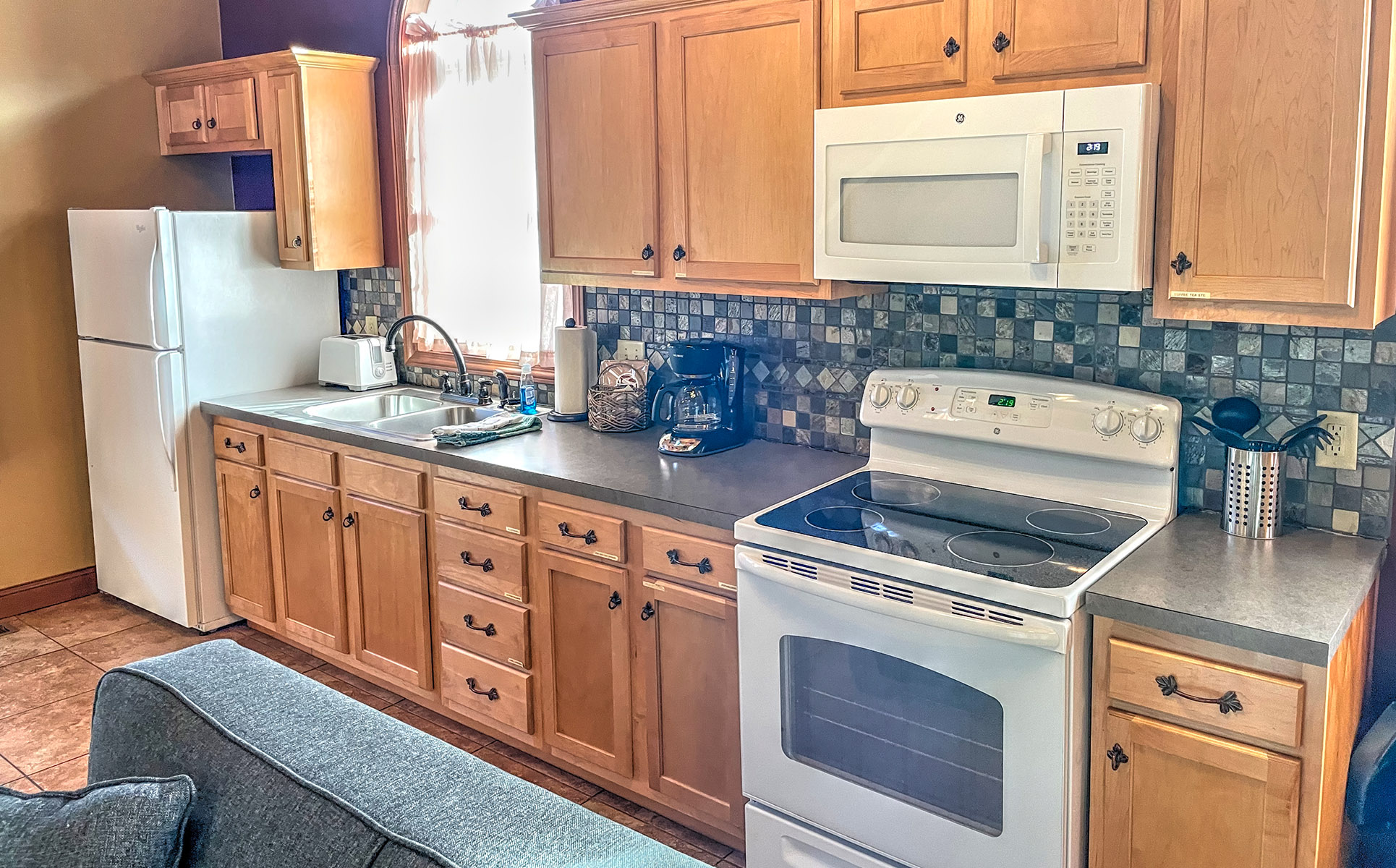 Full kitchen with dining area