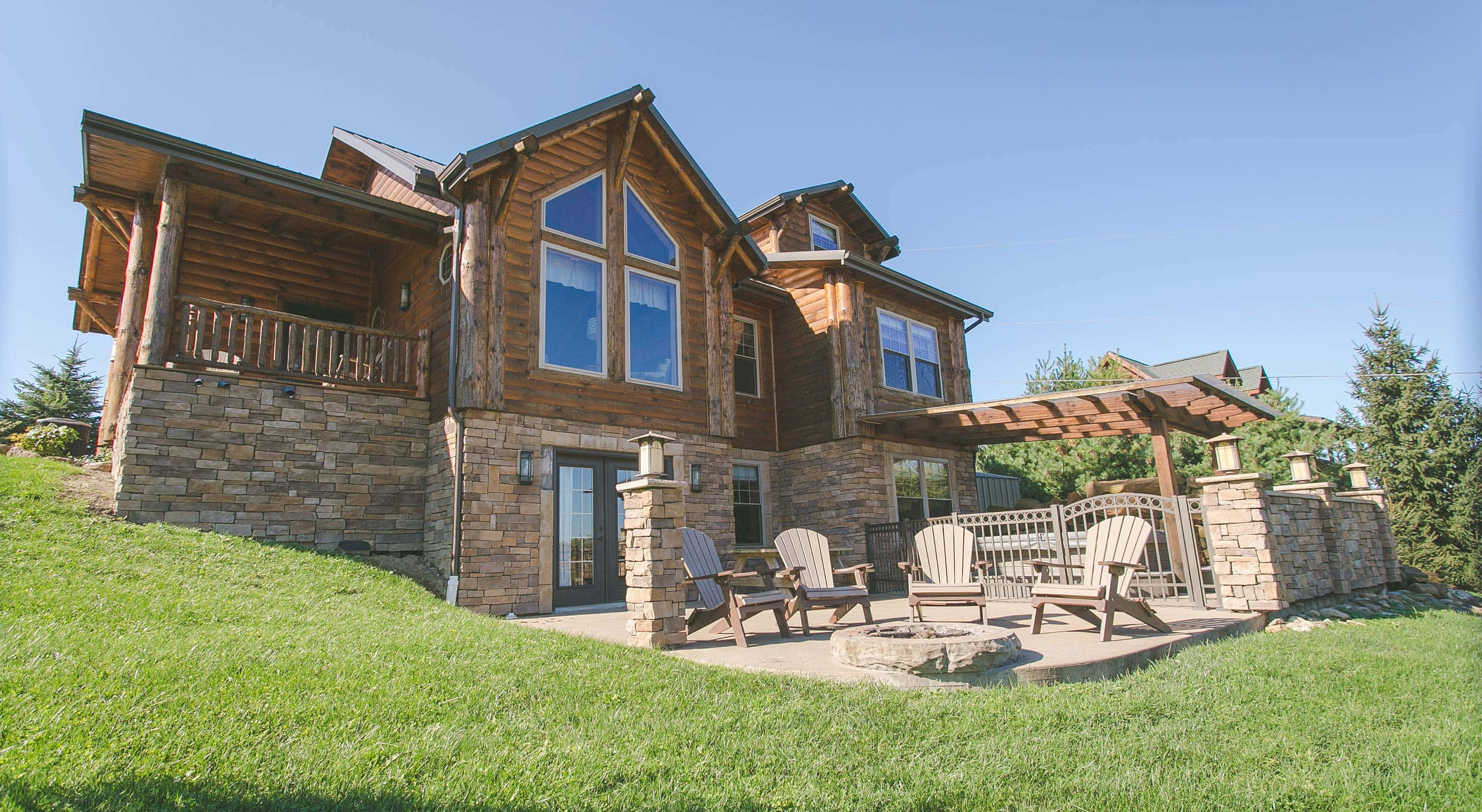 Exterior of Red Fern Log Cabin