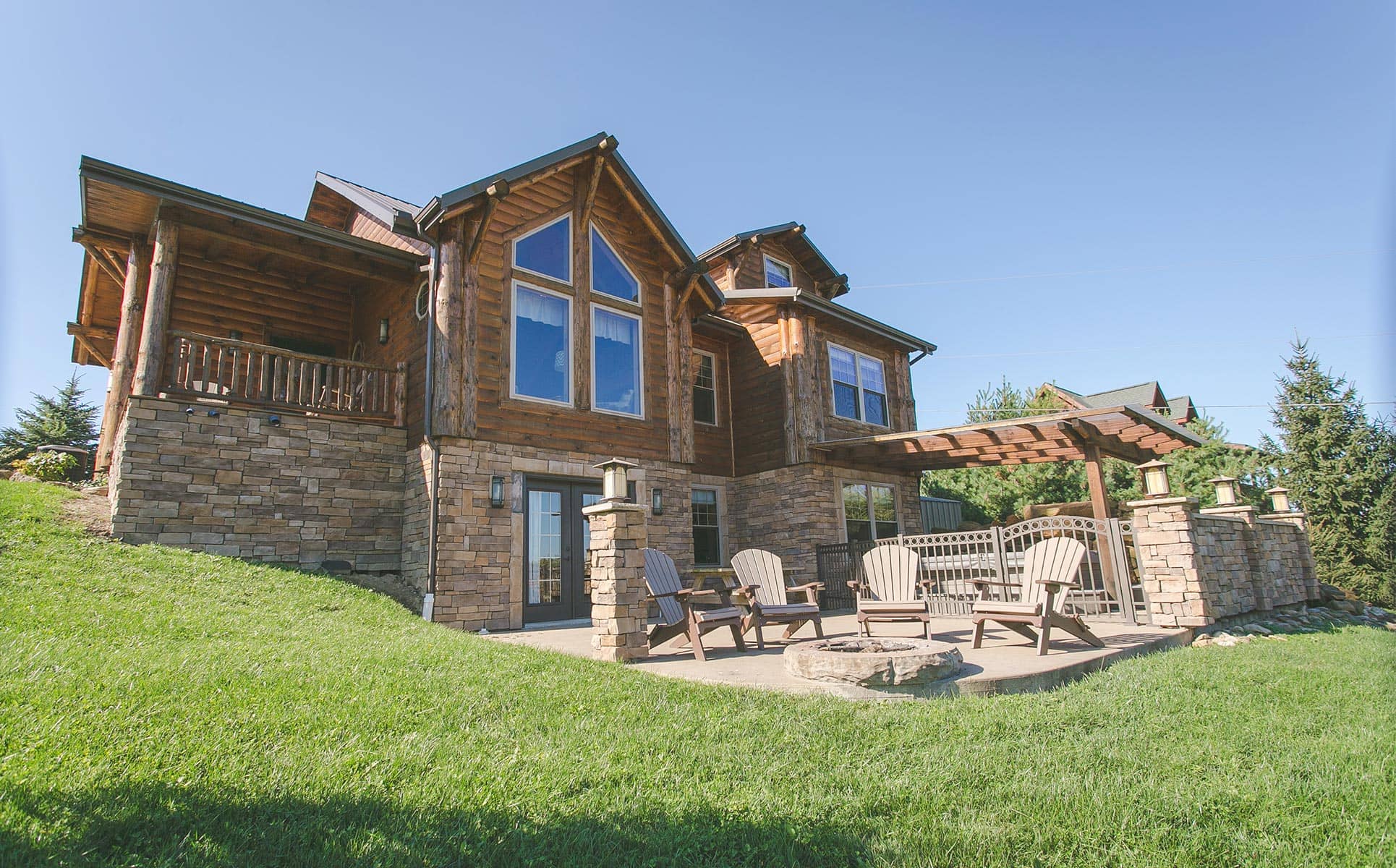 Exterior of Red Fern Log Cabin