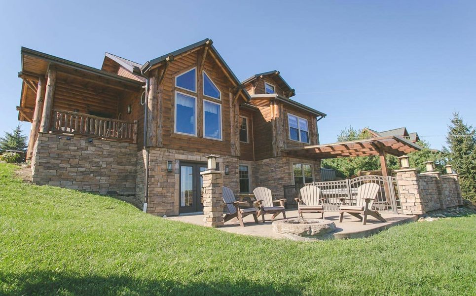 Exterior of Red Fern Log Cabin