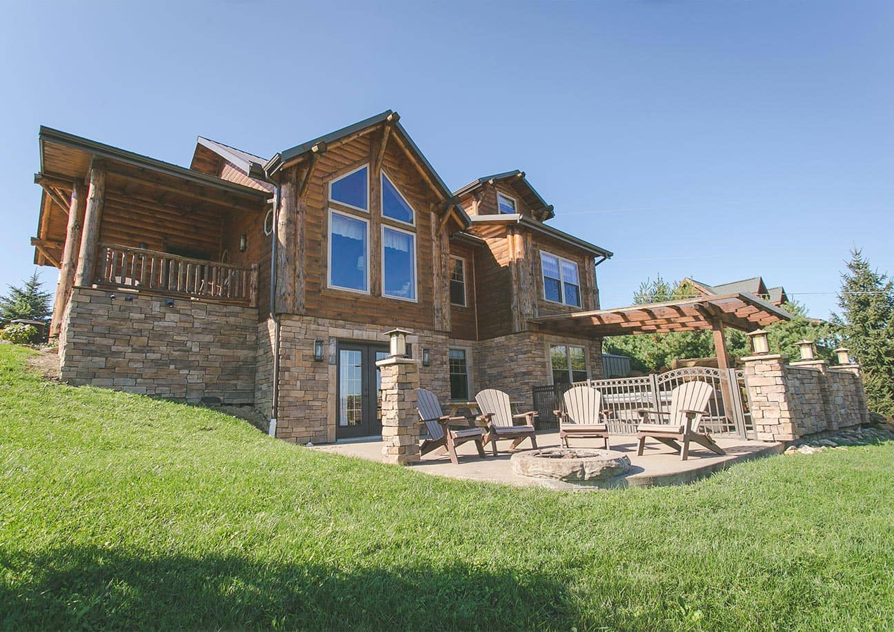 Exterior of Red Fern Log Cabin