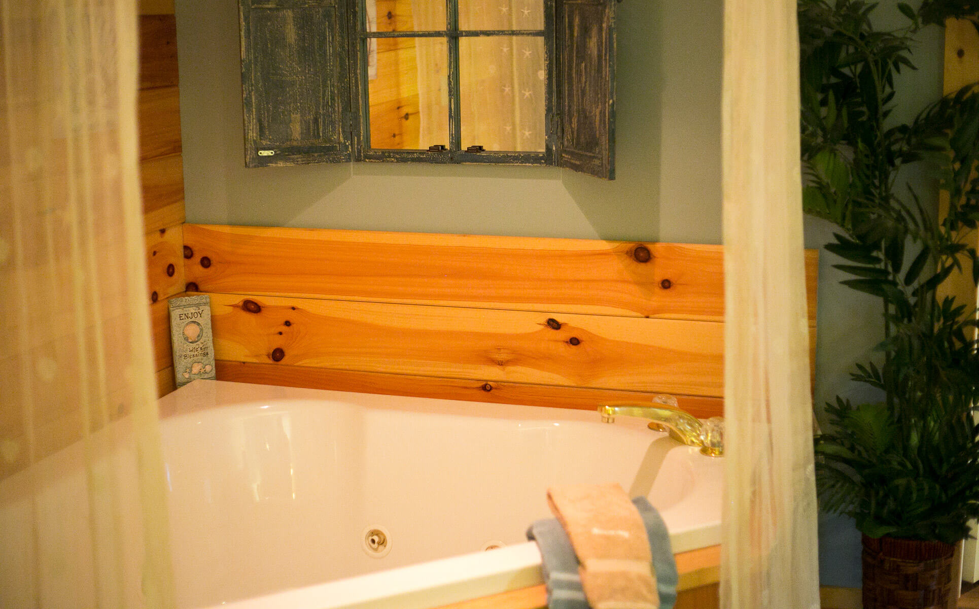 Serenity Suite jetted tub