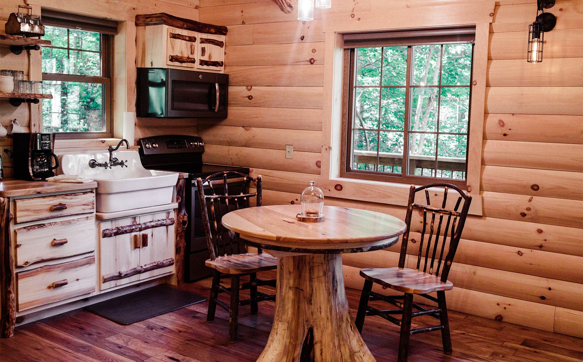 Full Kitchen with Wood dining table