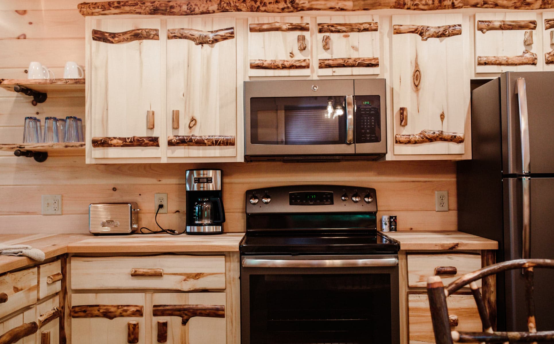 Kitchen Cabinet with Range and Microwave