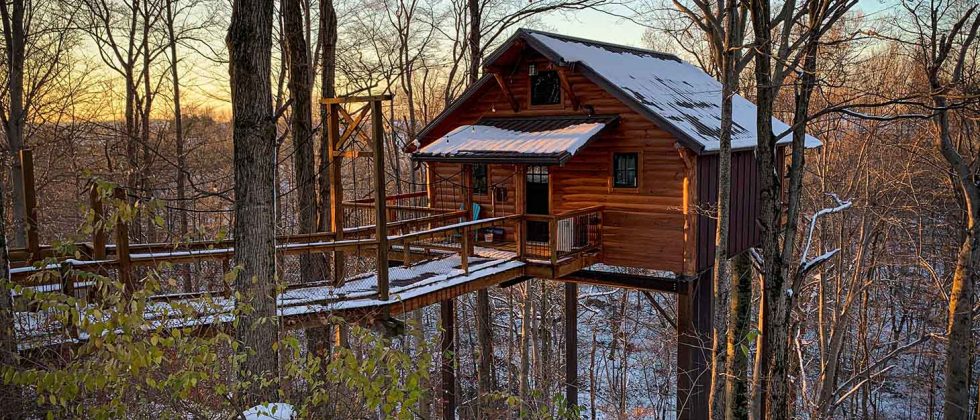 treehouse-in-snow