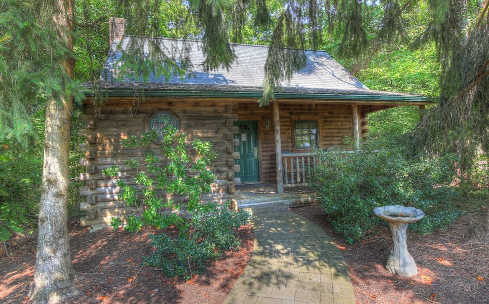 Exterior of Wild Rose cabin at Cricket Hill Cabins