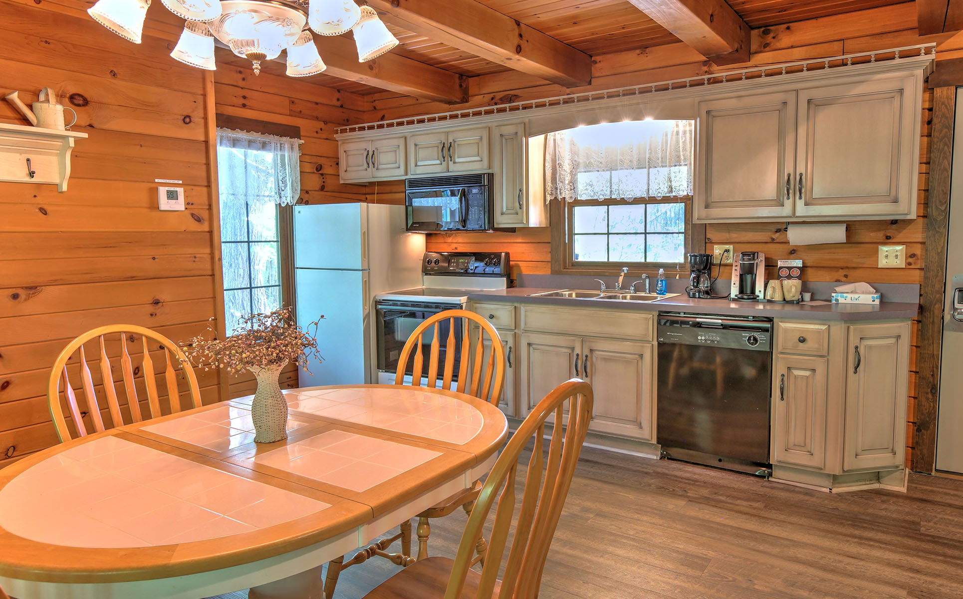 Wild Rose Cabin kitchen